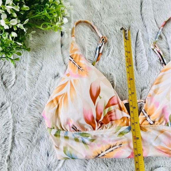 Sold. NWT Billabong Small Island Calling Paradise Print Swim Top - Picture 16 of 16
